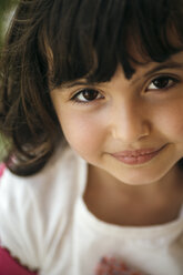 Portrait of smiling little girl with brown eyes - MGOF000264