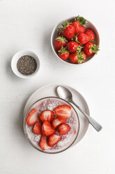 Vegan strawberry chia pudding - EVGF001751