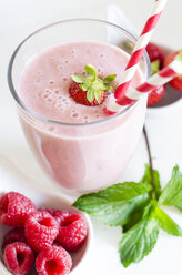 Glas Himbeer-Erdbeer-Smoothie - ODF001133