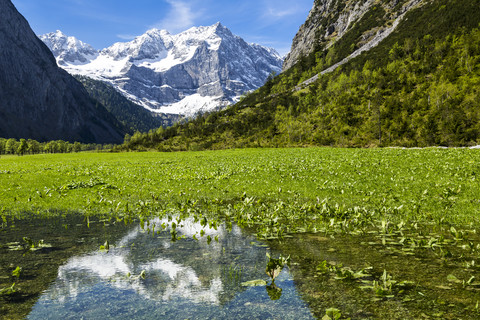 Österreich, Tirol, Karwendel, Rißtal, Blick zum Großen Ahornboden mit Spritzkarspitze, lizenzfreies Stockfoto