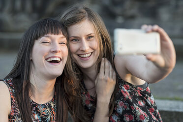 Two happy young women taking a selfie - PAF001421
