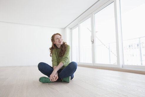 Young house-hunting woman viewing modern flat - RBF002771