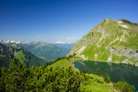 Deutschland, Bayern, Allgäuer Alpen, Blick auf Seealpsee und Seekoppel, lizenzfreies Stockfoto