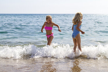 Greece, Corfu, Agios Georgios, two little girls bathing - JFEF000681