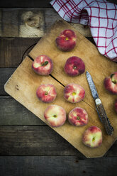 Vineyard peaches on chopping board - LVF003465