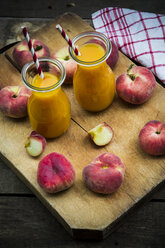 Peach smoothie and vineyard peaches - LVF003473