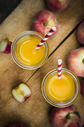 Peach smoothie and vineyard peaches - LVF003474