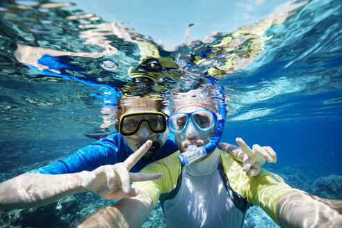 Maldives, portrait of couple snorkeling in the Indian Ocean - STKF001299