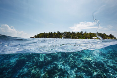 Maldives, view from the Indian Ocean to an island - STKF001302