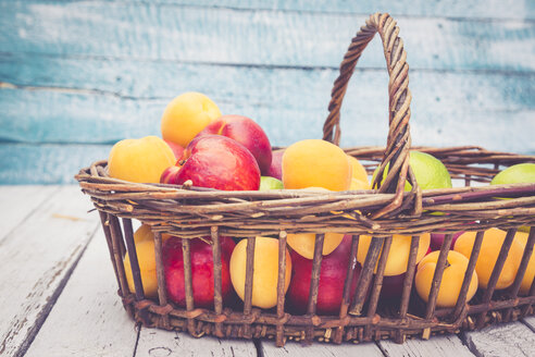 Wickerbasket of limes, apricots and nectarines - SARF001862