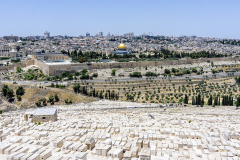 Israel, Jerusalem, Blick vom Ölberg über den jüdischen Friedhof zum Felsendom, lizenzfreies Stockfoto