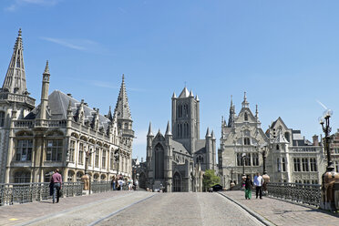 Belgien, Gent, Blick von der St.-Michael-Brücke auf die St.-Nikolaus-Kirche - HLF000917