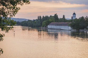 Deutschland, Baden Württemberg, Konstanz, Bodensee, Stromeyersdorf mit Wasserturm - KEBF000206