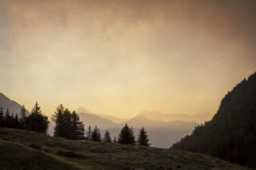 Italy, Lombardy, Chiareggio, Valmalenco, Mountains at sunrise - DWIF000514