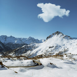 Switzerland, Graubuenden, Alpine scenery - DWIF000516