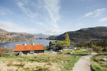 Norway, Stavanger, Houses by lake - STDF000197