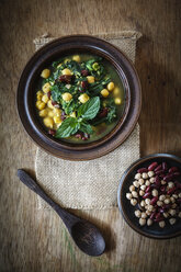 Arabische Spinatsuppe mit Kichererbsen, Kidneybohnen und roten Linsen - EVGF001849