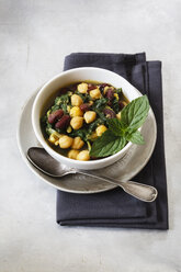 Arabic spinach soup with chick peas, kidney beans and red lentils - EVGF001852