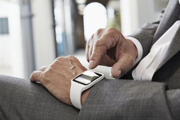 Businessman in office with smartwatch - PDF000977