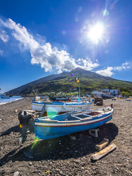 Italy, Sicily, Aeolian Islands, Isola Stromboli, fishing boats on the beach - AMF004085