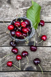 Fresh cherries, bowl on wood - SARF001906