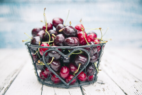 Fresh cherries in basket - SARF001908