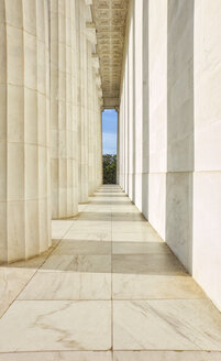 USA, Washington D.C., colonnade of Lincoln Memorial - SEGF000390