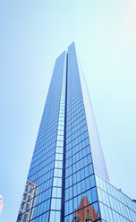 USA, Boston, Blick auf den John Hancock Tower mit Spiegelungen - SEGF000392