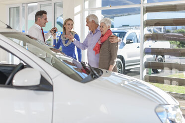 Parents buying a new car for their daughter - ZEF006330