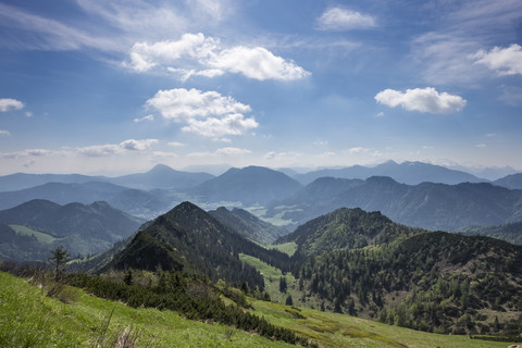 Deutschland, Bayern, Chiemgauer Alpen, Blick vom Hochfelln in Richtung Osten, lizenzfreies Stockfoto