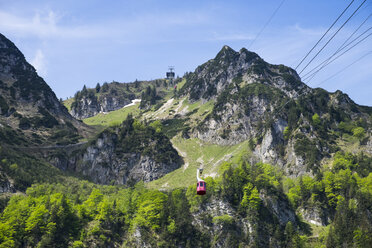 Deutschland, Bayern, Chiemgauer Alpen, Hochfelln und Hochfelln-Seilbahn - SIEF006619