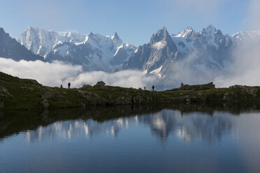 France, Mont Blanc, Lake Cheserys, hikers on the lake - LOMF000013