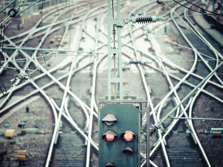 Deutschland, Hamburg, Eisenbahnsignal - KRPF001437