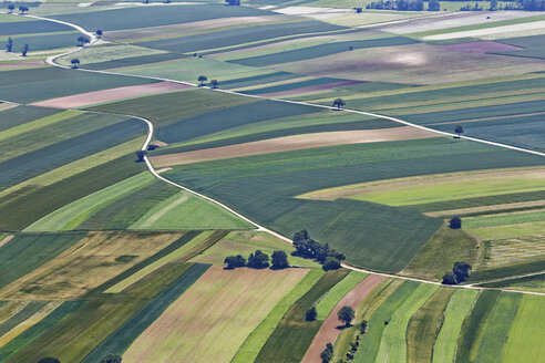 Österreich, Niederösterreich, Felderlandschaft von der Hohen Wand aus gesehen - SIEF006625