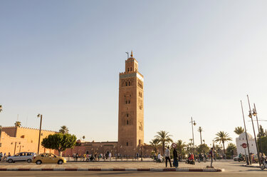 Marokko, Marrakesch, Blick auf die Koutoubia-Moschee - JUNF000320