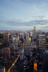 USA, New York State, New York City, Manhattan, Skyline am Abend - GIOF000007