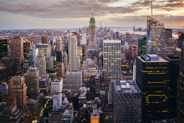 USA, New York State, New York City, Manhattan, Skyline bei Sonnenuntergang - GIOF000008