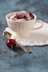 Homemade cherry ice cream in cup - MYF001048