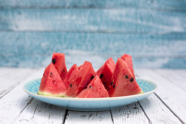 Chopped watermelon on blue plate - SARF001977