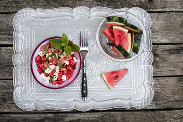 Frischer Wassermelonensalat mit Feta-Käse, Minze und Sesam - SARF001984