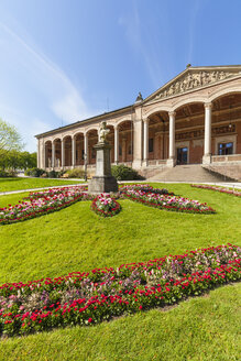 Deutschland, Baden-Württemberg, Baden-Baden, Trinkhalle im Park - WD003151