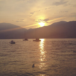 Italy, Lake Garda, sunset at Brenzone - LVF003581