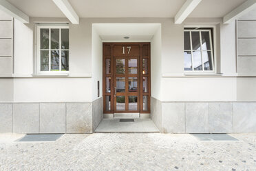 Germany, Berlin, entrance door of multi-family house - TAMF000027