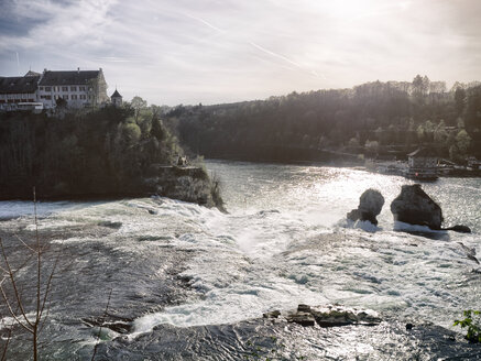 Schweiz, Schaffhausen, Rheinfall mit Schloss Laufen - KRP001489