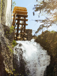 Schweiz, bei Schaffhausen, alte Wassermühle - KRPF001495