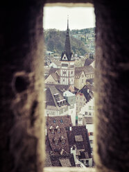 Schweiz, Schaffhausen, Blick auf die historische Altstadt vom Munot aus - KRPF001509