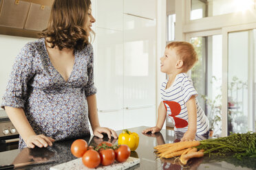 Pregnant woman with her little son in the kitchen - MFF001762