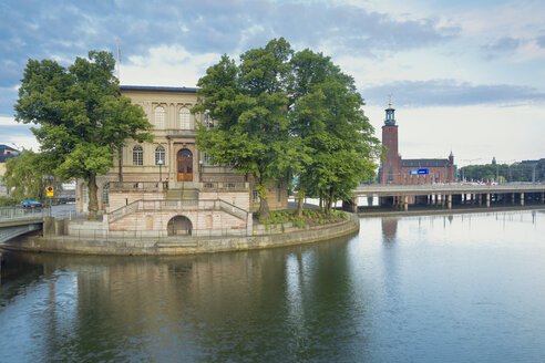 Schweden, Stockholm, Blick auf Stroemsborg und das Rathaus im Hintergrund - MSF004644