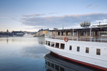 Schweden, Stockholm, Blick auf Gamla Stan, Tourboot - MSF004649