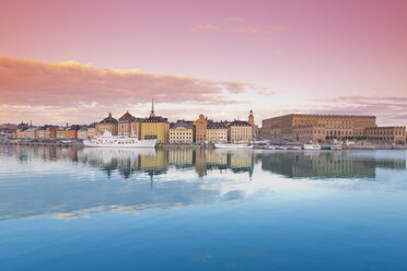 Schweden, Stockholm, Blick auf den Königlichen Palast und Gamla Stan, Altstadt - MSF004651